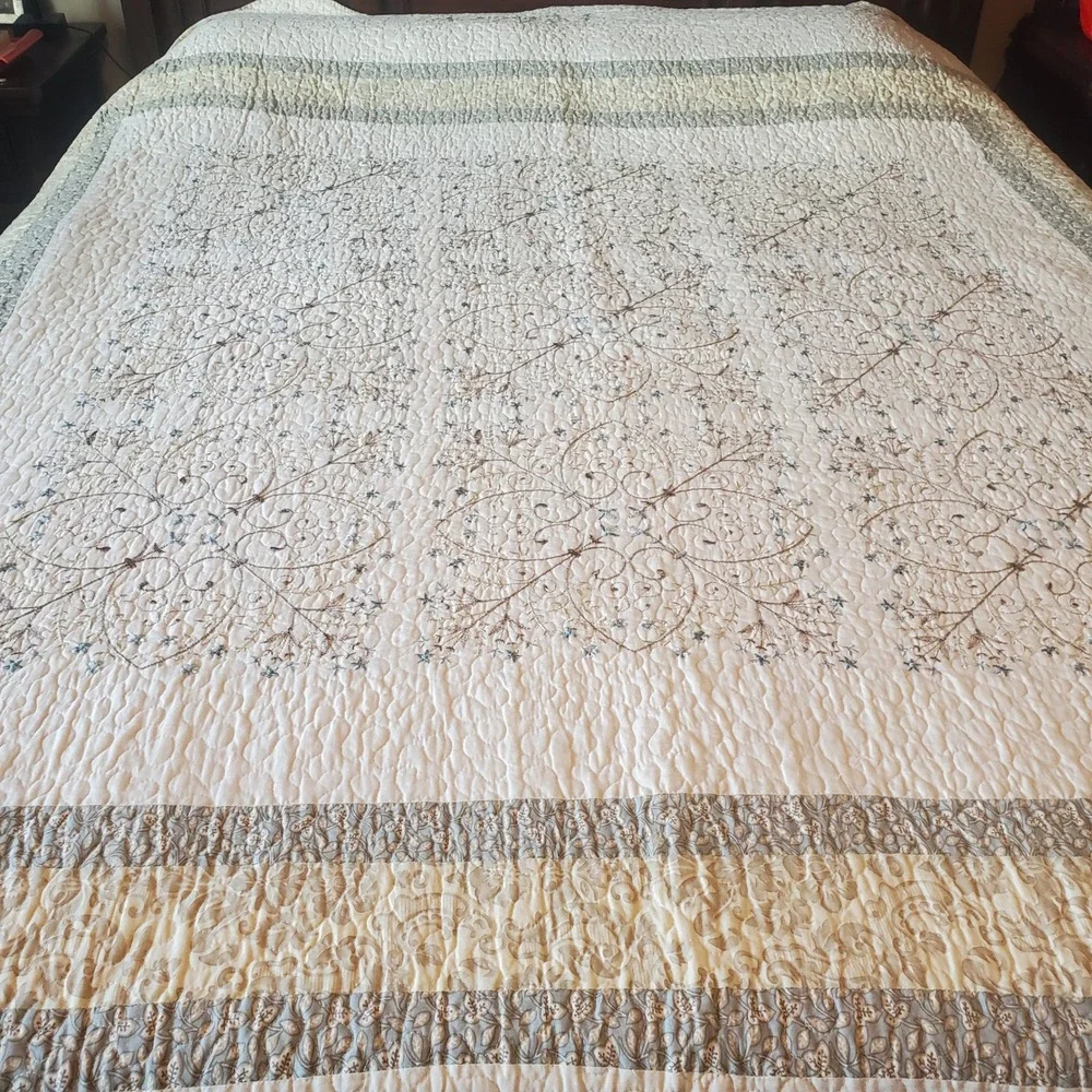 Home Classics Full Quilted Bed Cover Cream Blue Floral Embroidered 96x110 Cotton